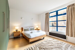 Iron/ironing board, Internet - Shoreditch Gem by Spitalfields (London)