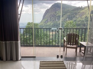 Deluxe Quadruple Room, 1 Bedroom, Balcony, Mountain View | Soundproofing, iron/ironing board, free WiFi - Mountjoy Ella (Ella)