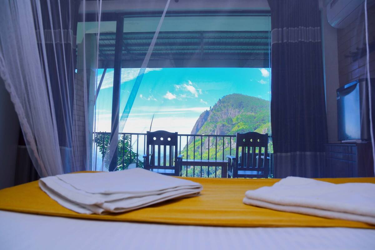 Deluxe Double Room, Balcony, Mountain View | Soundproofing, iron/ironing board, WiFi (free)