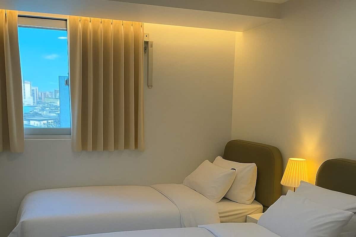 Standard Twin Room, City View | Desk, laptop workspace, free WiFi