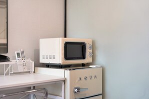 مكتب ومساحة عمل للكمبيوتر المحمول وواي فاي مجانًا