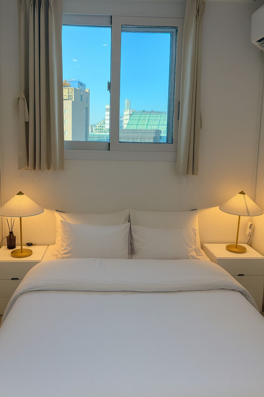 مكتب ومساحة عمل للكمبيوتر المحمول وواي فاي مجانًا