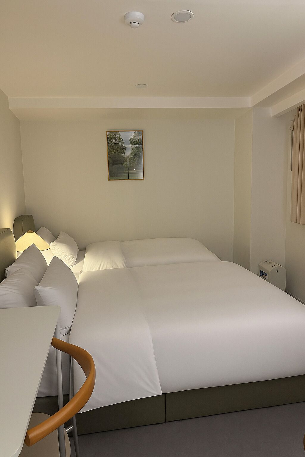 مكتب ومساحة عمل للكمبيوتر المحمول وواي فاي مجانًا