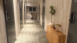 Luokittelematon kuva, 4 kautta 68, painike