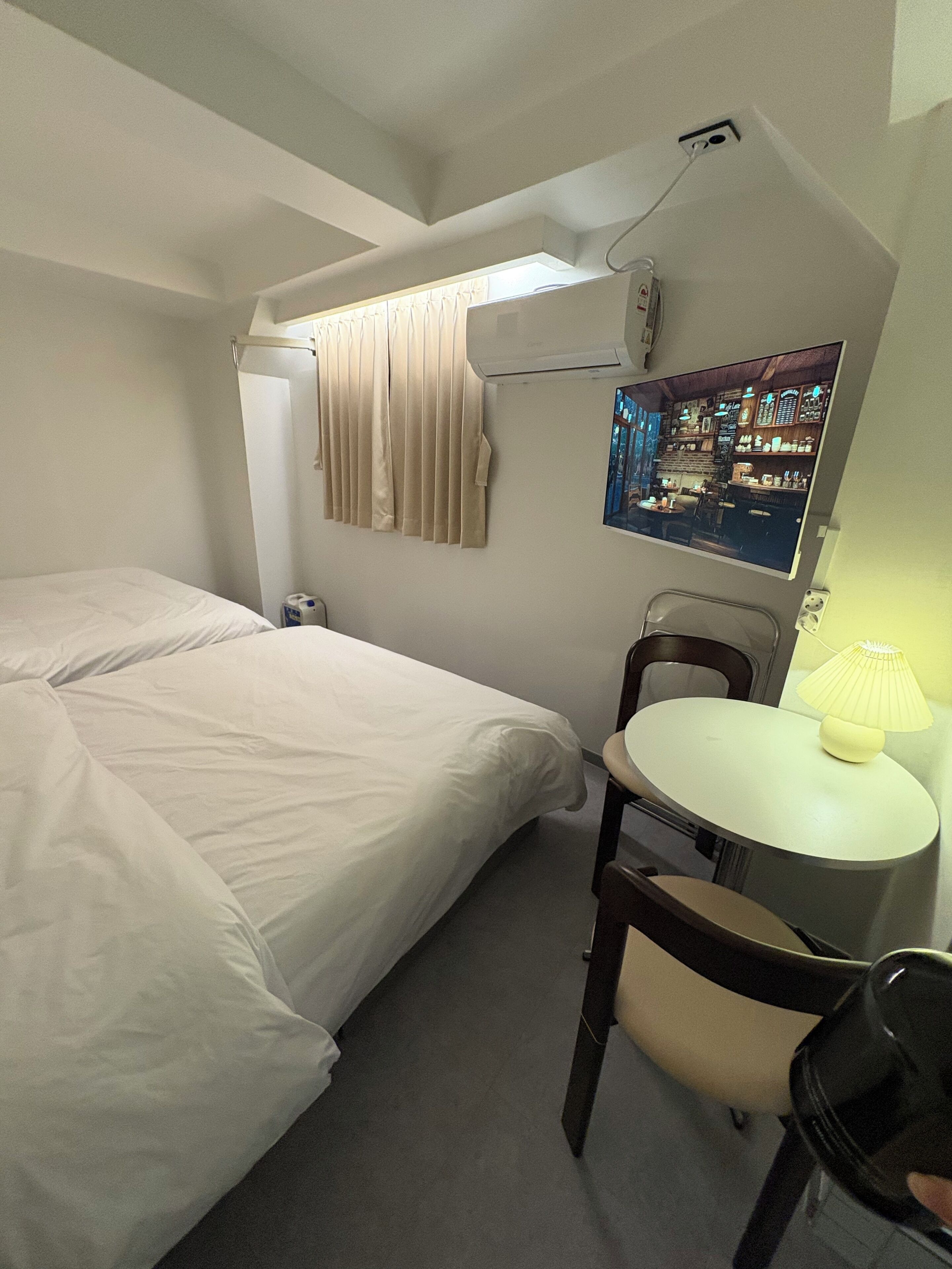 مكتب ومساحة عمل للكمبيوتر المحمول وواي فاي مجانًا