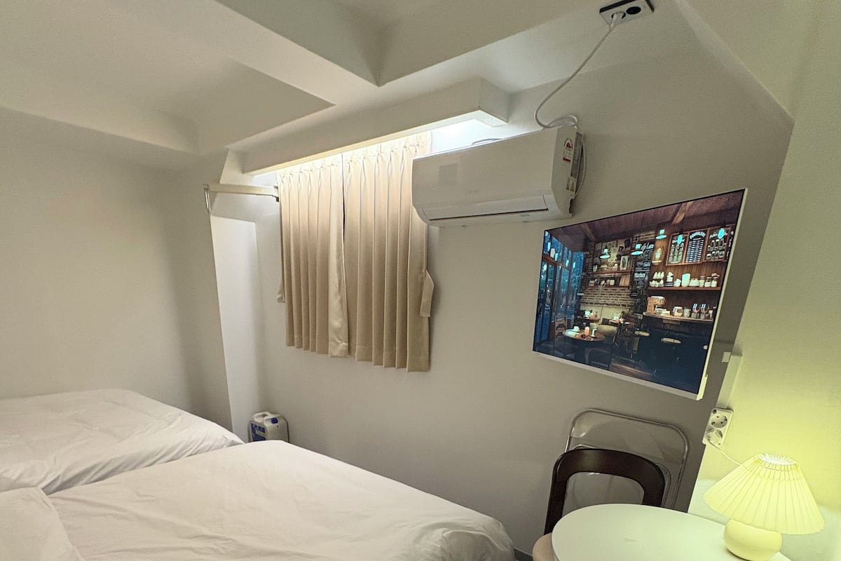 Standard Quadruple Room | Desk, laptop workspace, free WiFi