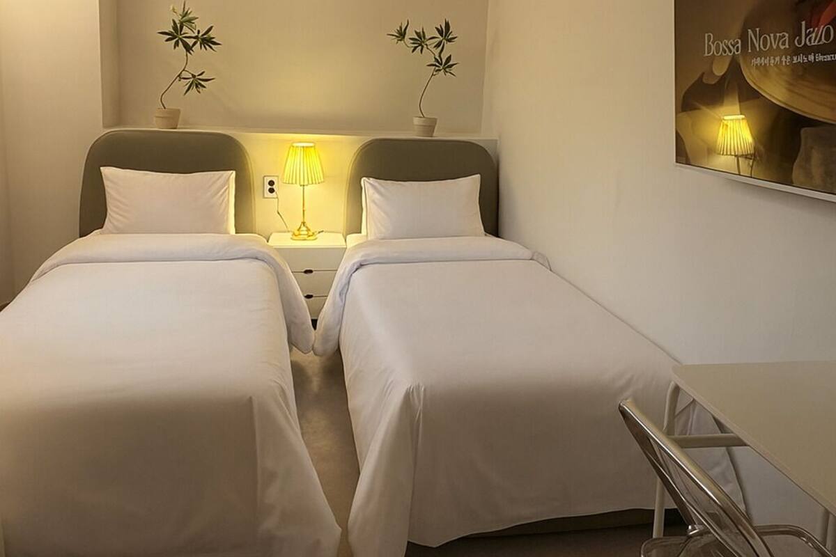Superior Twin Room | Desk, laptop workspace, WiFi (free)
