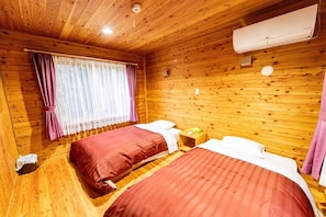 デスク、遮光カーテン、WiFi (無料)