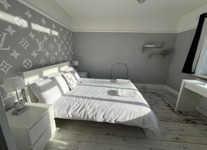 Iron/ironing board, WiFi, bed sheets - Winter by the Sea – Westgate Family Getaway (Margate)