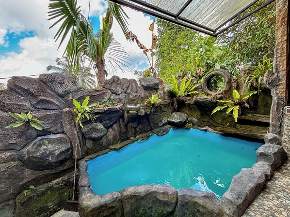 Bali Villa with Jungle View | 浴室 | 提供毛巾、番梘、洗頭水、廁紙