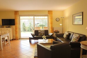Smart TV, books - "Sylt" Modern retreat (Kellenhusen)
