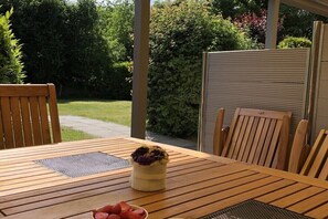 Outdoor dining - "Sylt" Modern retreat (Kellenhusen)
