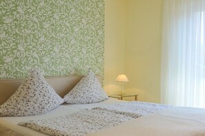 3 bedrooms, iron/ironing board, travel crib, free WiFi - "Sylt" Modern retreat (Kellenhusen)