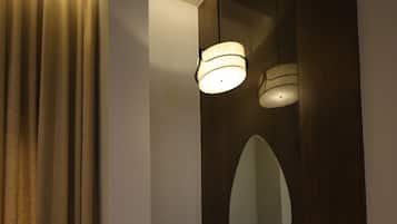 Phòng đôi Deluxe, quang cảnh vườn | Két bảo mật tại phòng, màn/rèm cản sáng, bàn ủi/dụng cụ ủi quần áo