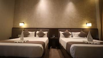 Deluxe Double Room, Garden View | In-room safe, blackout curtains, iron/ironing board, free WiFi