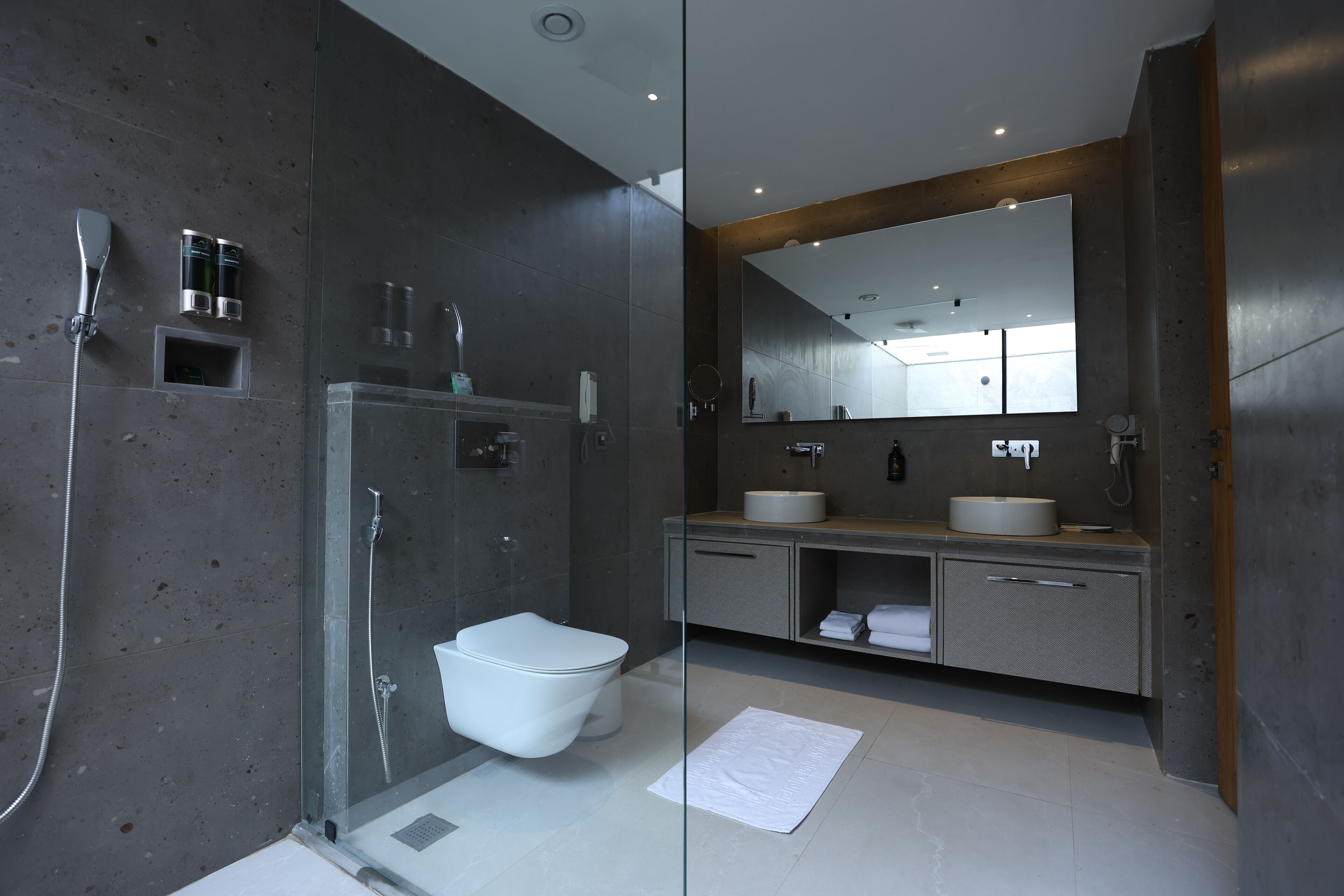 Luxury Villa, Balcony, Garden View | Bathroom | Slippers