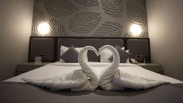 Deluxe Room, Garden View | Room amenity