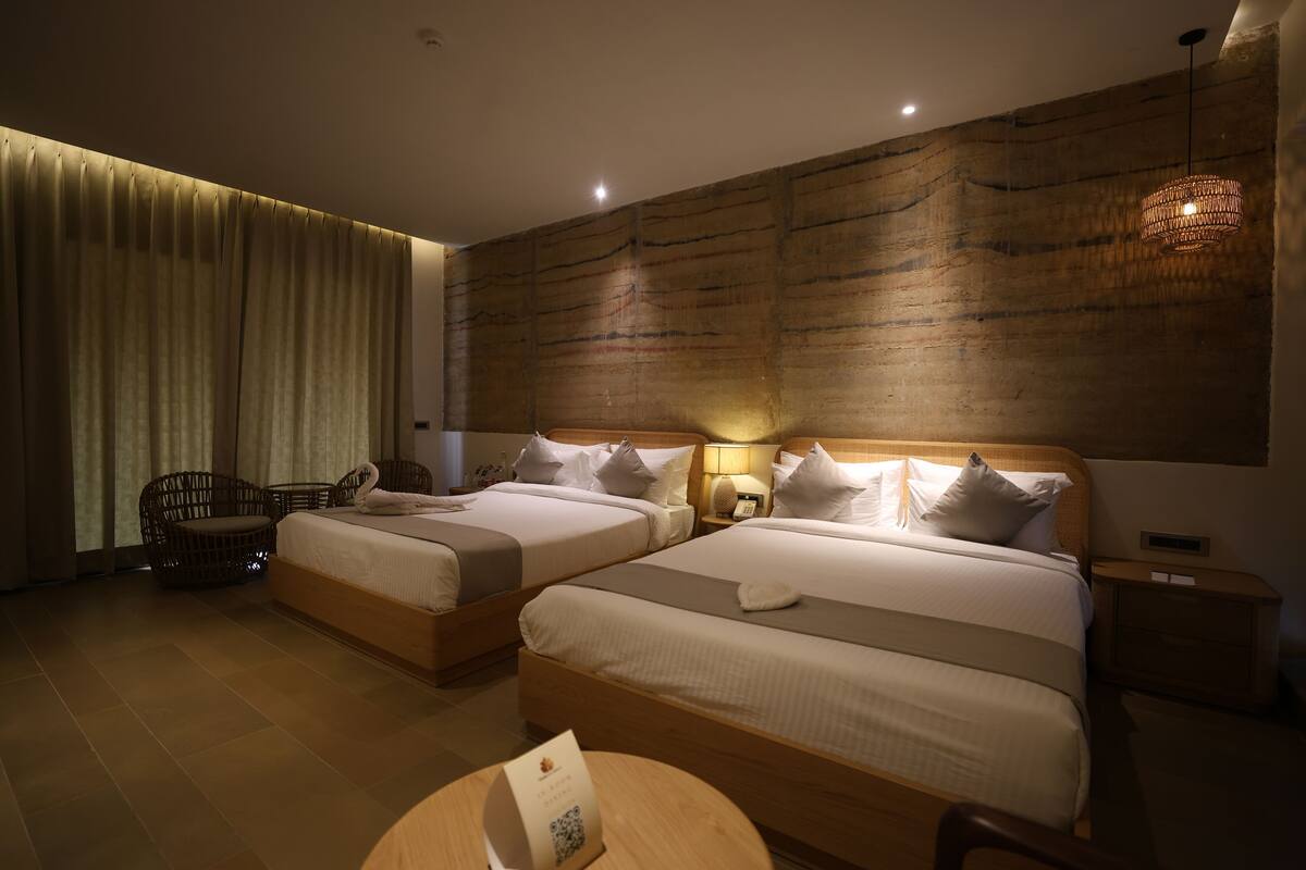 ลักซ์ชัวรี่วิลล่า, ระเบียง, วิวสวน | ตู้นิรภัยในห้องพัก, ผ้าม่านกันแสง, เตารีด/โต๊ะรีดผ้า, Wi-Fi ฟรี