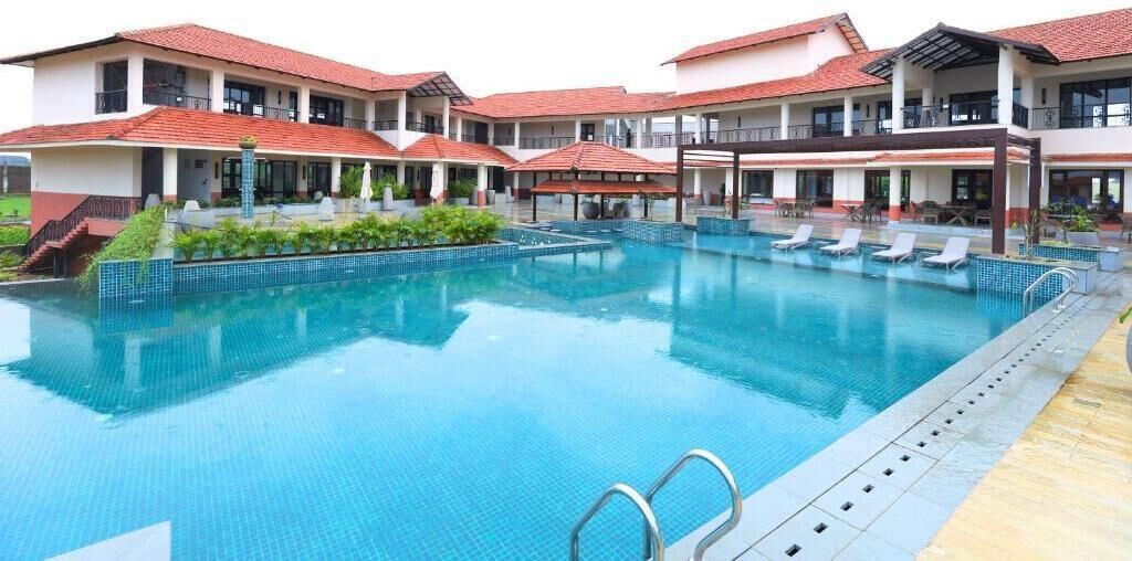 حمّام سباحة خارجي