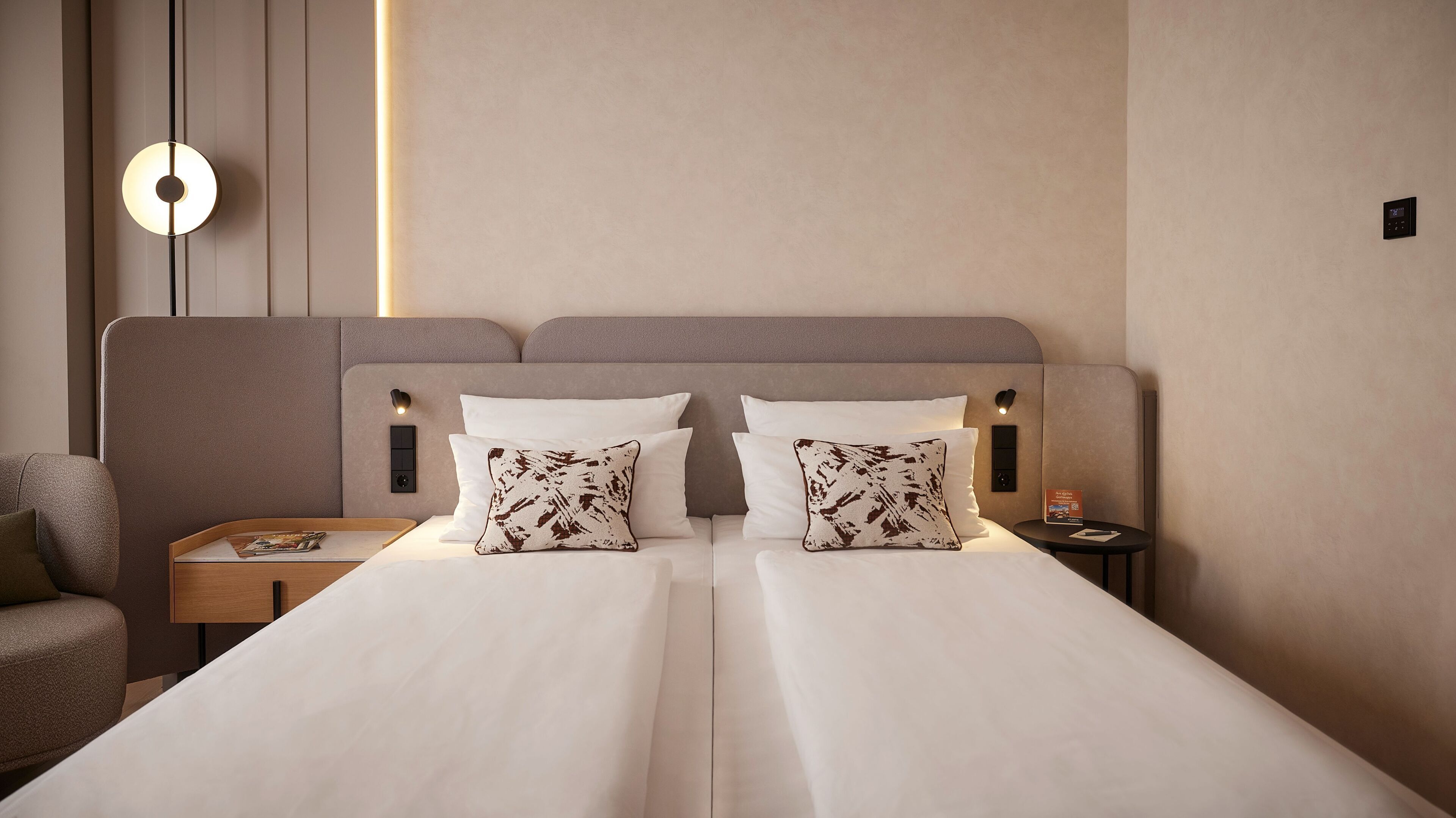 Ropa de cama hipoalergénica y minibar 