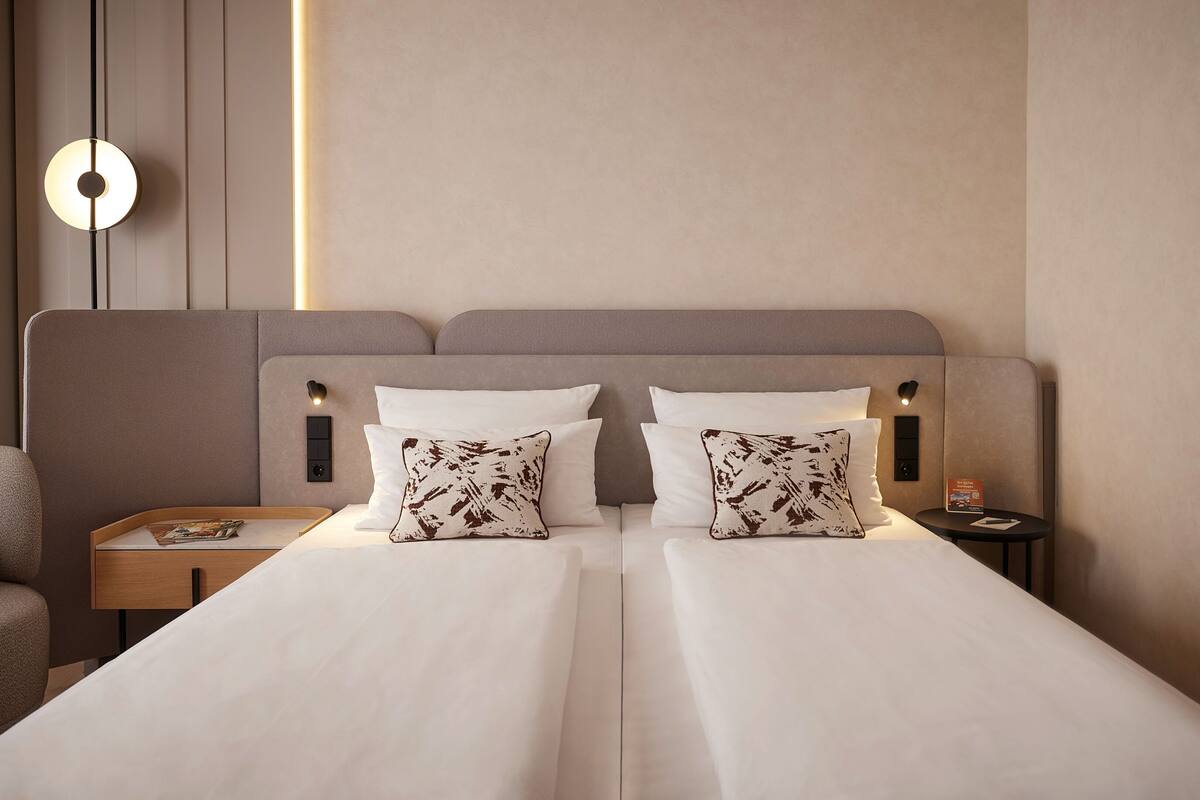 Hypo-allergenic bedding, minibar, in-room safe, blackout curtains
