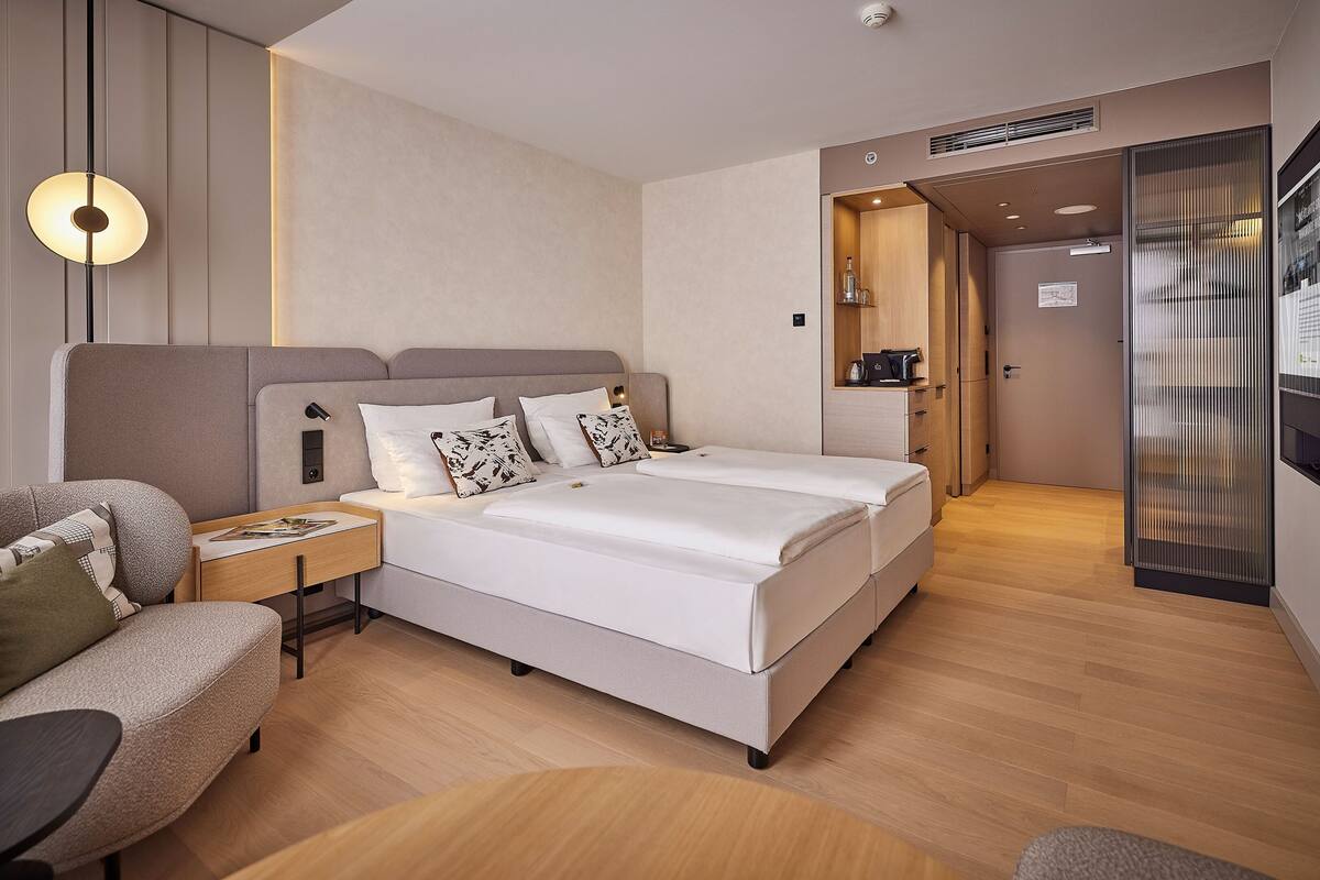 Hypo-allergenic bedding, minibar, in-room safe, blackout curtains