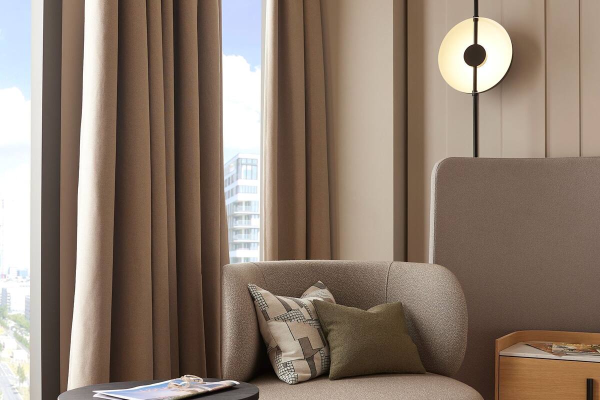 Hypo-allergenic bedding, minibar, in-room safe, blackout curtains