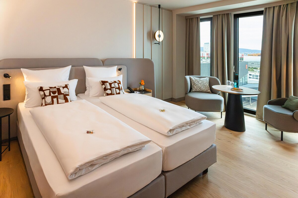 Comfort Double Room | Hypo-allergenic bedding, minibar, in-room safe, blackout curtains