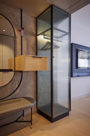 50-Zoll-Smart-TV mit Kabelempfang, Bücher