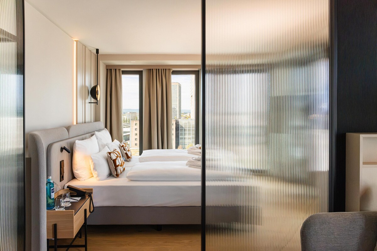 Junior Suite (Comfort) | Hypo-allergenic bedding, minibar, in-room safe, blackout curtains