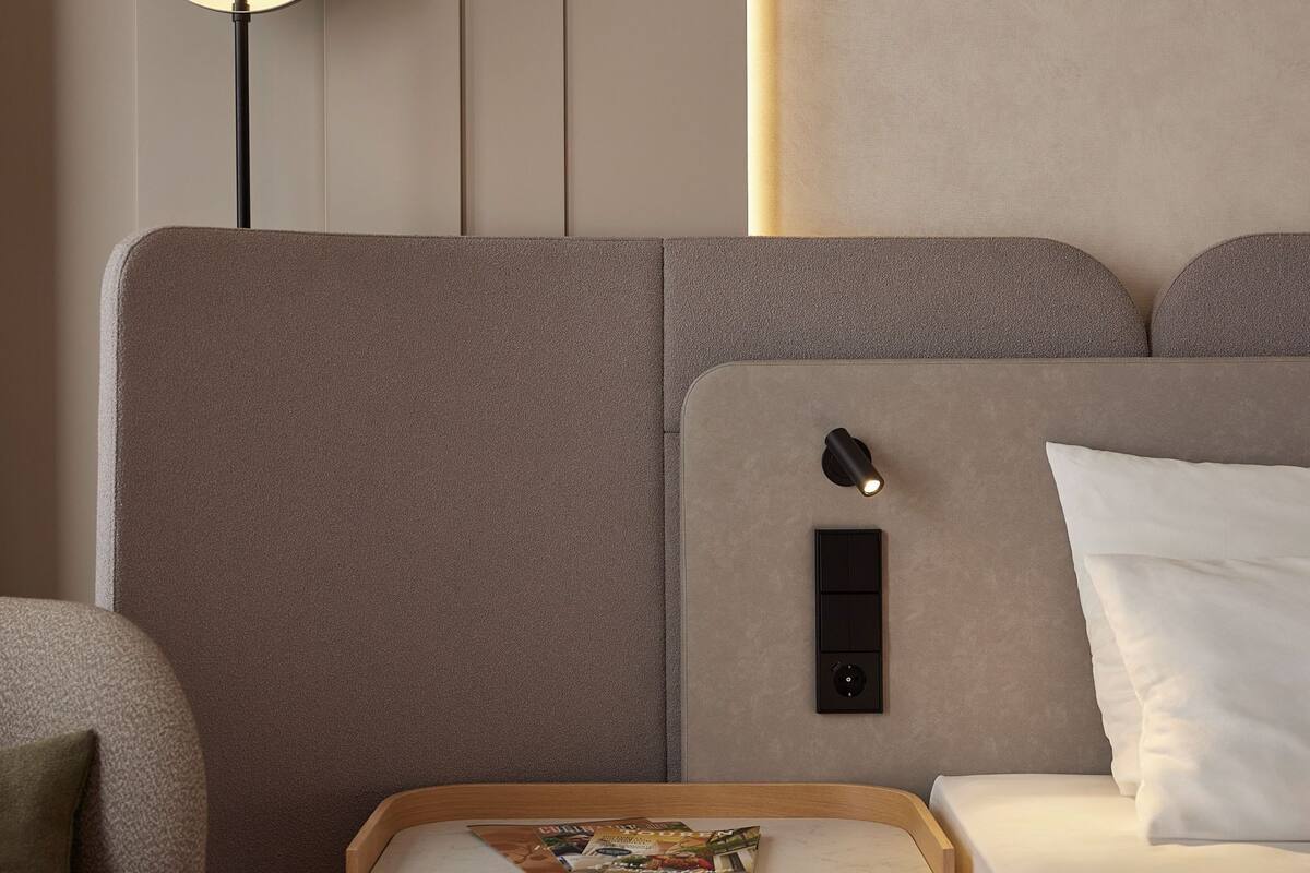 Hypo-allergenic bedding, minibar, in-room safe, blackout curtains