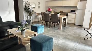 Apartemen, 2 kamar tidur, teras | Interior