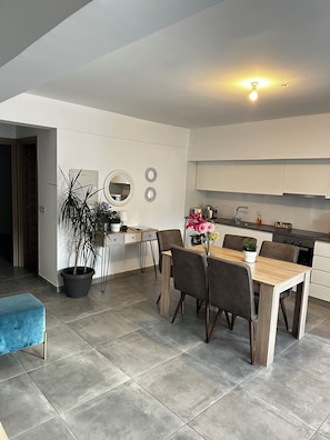Appartement, 2 chambres, terrasse | Salle Ă manger