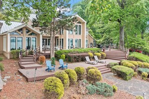 Exterior - Waterfront Stay w/ Canoes, Deck, Game Room & Lake Views Near Mooresville (Mooresville)