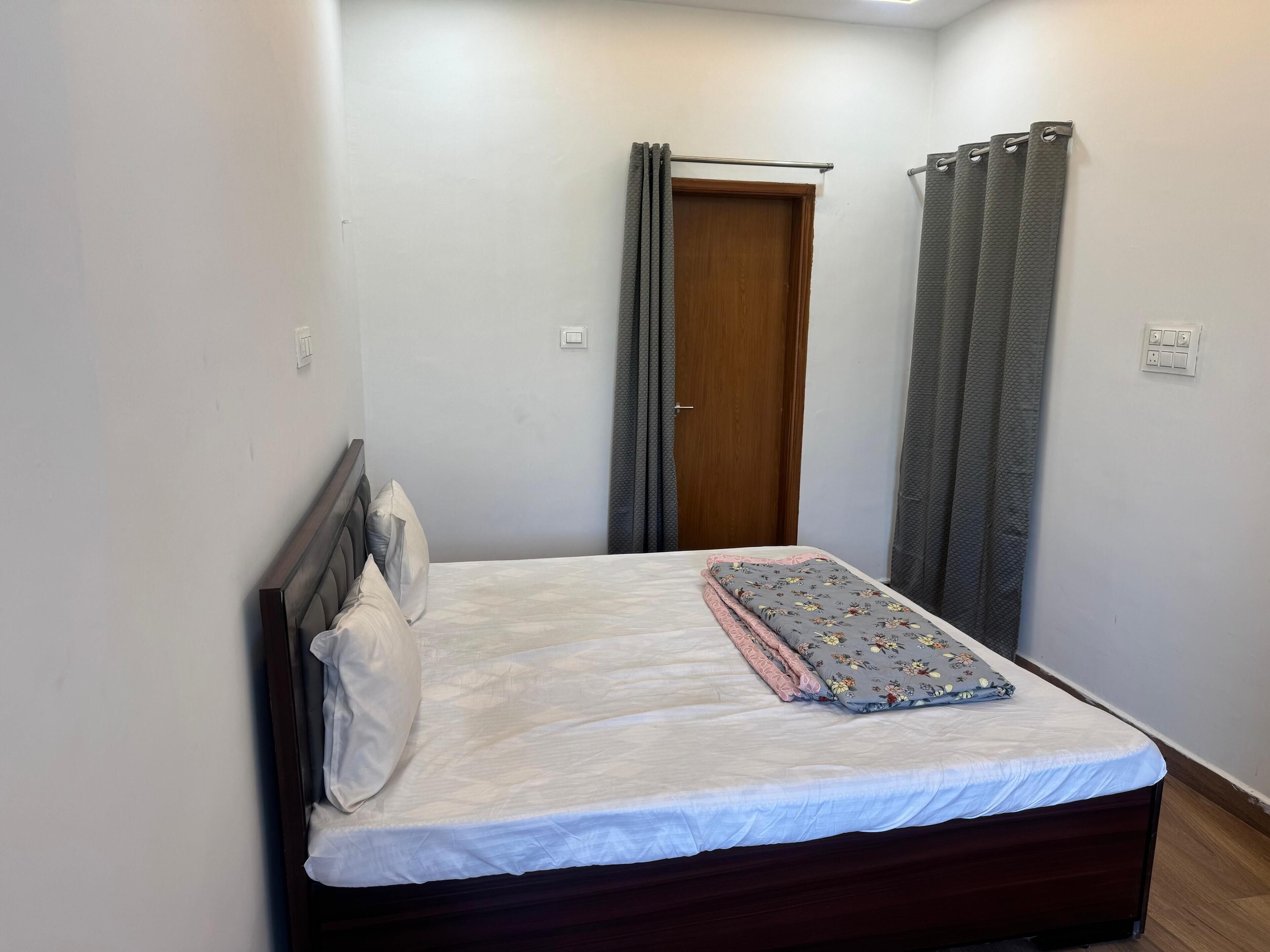 Deluxe Room | Laptop workspace, free WiFi