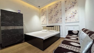 Kamar Deluks | Ruang kerja ramah laptop dan Wi-Fi gratis