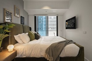 3 habitaciones, tabla de planchar con plancha, wifi y ropa de cama 