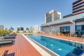 Pool - Luxury CBD Pad: Super King Beds, Records + Pool! (Melbourne)
