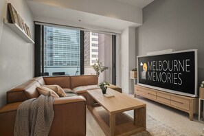 Interior - Luxury CBD Pad: Super King Beds, Records + Pool! (Melbourne)
