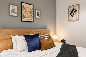 3 chambres, fer et planche à repasser, Wi-Fi, draps fournis