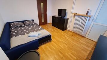 Classic Double Room, 1 Double Bed | Iron/ironing board, free WiFi
