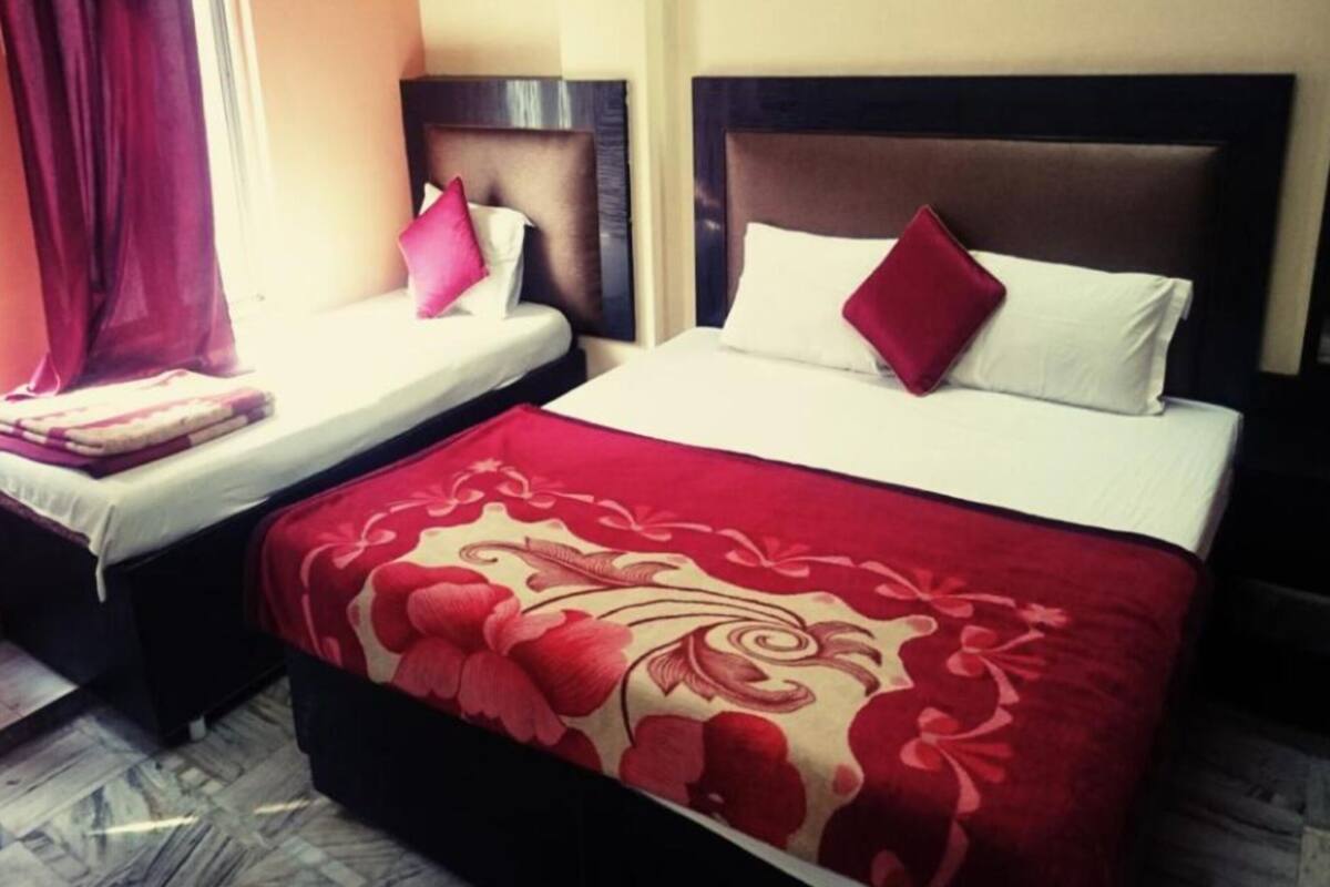 Standard Triple Room | Desk, soundproofing, free WiFi