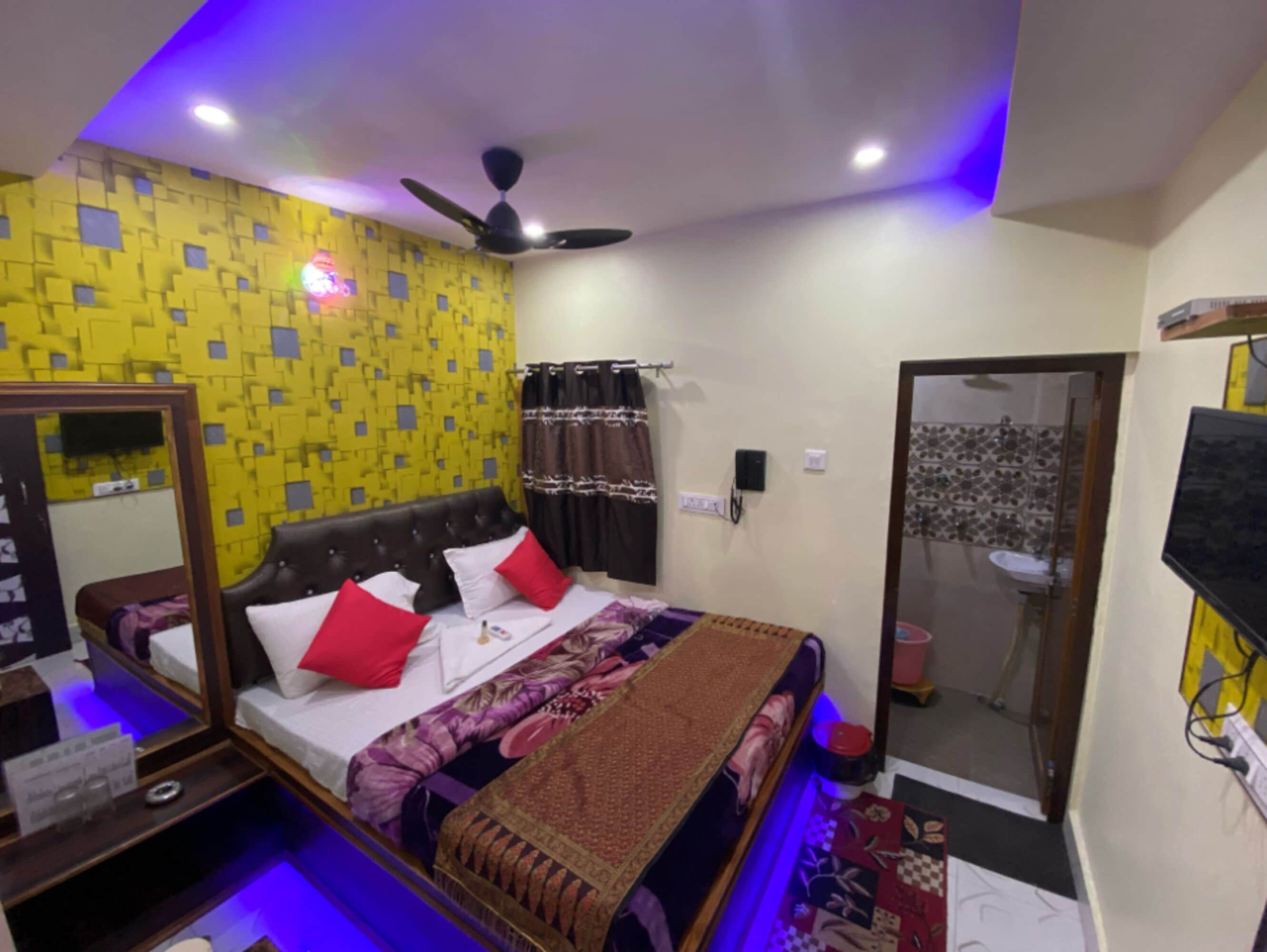 Standard-Doppelzimmer, Stadtblick | Schreibtisch, schallisolierte Zimmer, kostenloses WLAN