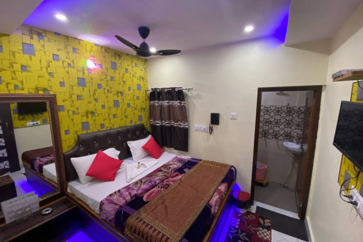 Standard Double Room, City View | Desk, soundproofing, free WiFi