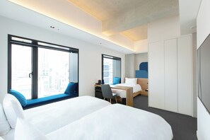 Caja de seguridad en la habitación y escritorio 