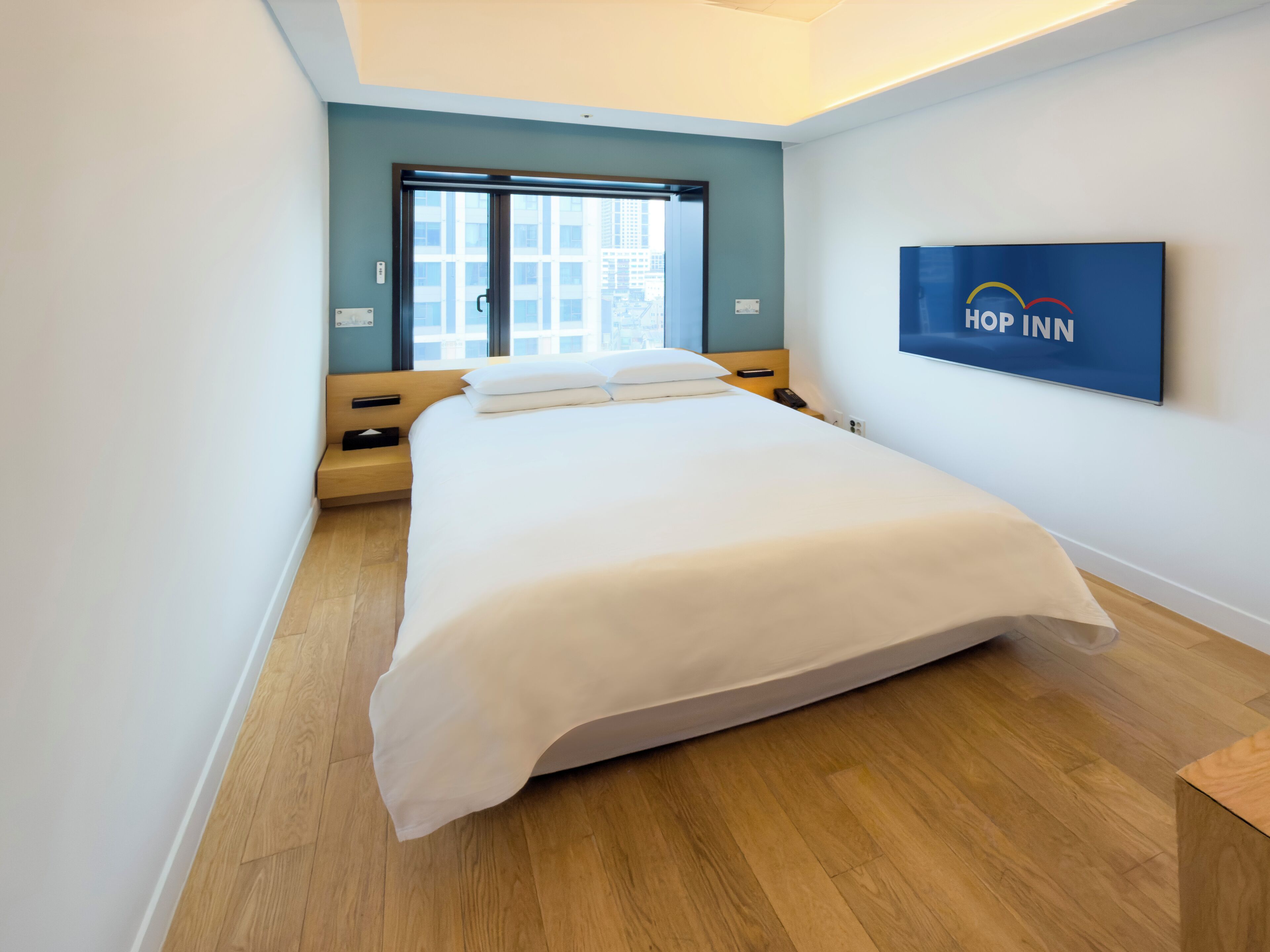 Caja de seguridad en la habitación y escritorio 