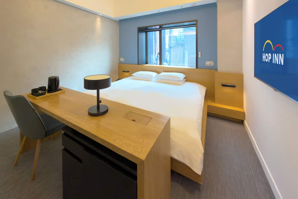 Standard King Room | In-room safe, desk, laptop workspace, free WiFi
