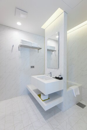 Triple Room | Bathroom