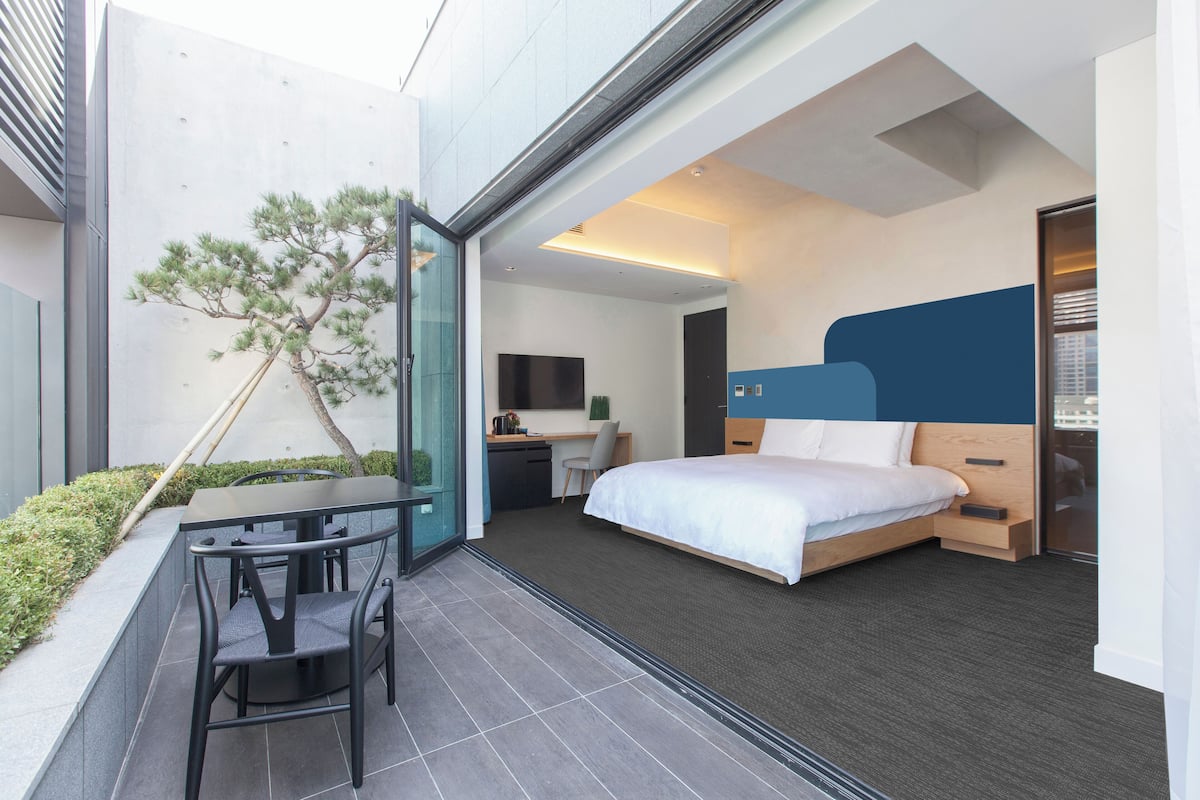 Panorama Room with View