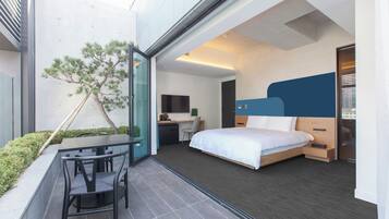 Panorama Room with View | Escritorio, espacio para trabajar con laptop y wifi gratis